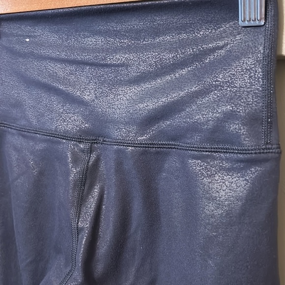 Aerie Offline The Hugger High Waisted Crackle Leggings in Navy Size XS - Picture 8 of 9